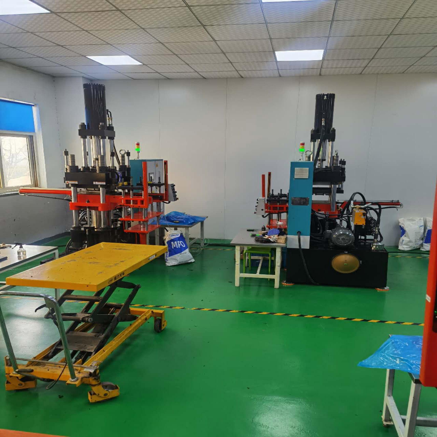 LBZ-100Y橡胶注射机4