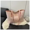Bolsa Casual de Grande Capacidade para Deslocamento para Mulheres 2026 Nova Moda Bolsa de Ombro para Estudante Universitário com Bordado Listrado Bolsa Tote