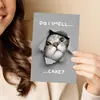 Compra direta transfronteiriça de cartões de felicitações peculiares com tema de gato, com designs divertidos, desejos criativos de feriado, mensagens personalizadas e cartões adoráveis com tema de animal de estimação.