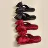 Zapatillas de boda para niña con lazo dulce Sandalias festivas de boda para hombres y mujeres Parejas Sandalias directo de fábrica una generación de pelo