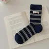 Calcetines de otoño e invierno a rayas de bloques de color de microfibra con etiquetas de tela inglesa de moda, calcetines de algodón puro para mujer, calcetines de estilo universitario coreano de Zhuji
