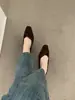 Mocasines Retro de Gamuza Cuadrados Bajos Versátiles Slip-Ons Cómodos de Tacón Bajo para Viajes Diarios Brisa Suave de la Tarde Zapatos Individuales para Mujer