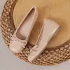 Zapatos planos de mujer estilo francés con punta cuadrada en color nude, nuevo modelo otoño 2026, bailarinas con lazo, zapatos de abuela de cuero suave de corte bajo