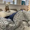 Conjunto de quatro peças de renda floral azul estilo francês vintage, capa de edredom de gaze macia plissada, conjunto de cama de três peças para meninas