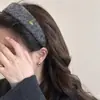 Faixa de Cabeça Larga de Lã Oval com Etiqueta Dourada Outono e Inverno Grampo de Cabelo de Coroa Alta para Sair com um Toque de Luxo Faixa de Cabeça Versátil