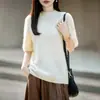 Nueva colección de otoño e invierno: Suéter de punto de mezcla de cachemira y lana con dobladillo enrollado, cuello redondo, mangas cortas y color liso, con acabado de lana cepillada.