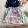 Conjunto de calça jeans wide leg e camiseta para meninas timo outono 2026 top branco com laço para bebê menina jeans dois