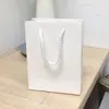 Una variedad de caja de joyería caja de regalo gris Rosa rojo rosa collar colgante pulsera caja