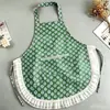 Delantal floral de encaje moderno, delantal duradero de algodón de bambú con cuello halter para uso en la cocina, ropa de trabajo linda para mujeres cocinando en casa