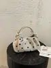 Bolso plisado de lunares dulce para mujer, nuevo estilo 2026, adecuado para el trabajo y los desplazamientos, un bolso de hombro o bandolera retro único y versátil