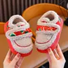 Pantuflas familiares con estampado floral estilo noreste, incluyendo zapatos de algodón para hombre y mujer, y pantuflas gruesas, afelpadas y cálidas para niños, disponibles para venta al por mayor