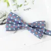 Accesorios para Traje Formal de Negocios para Hombre Set de Tres Piezas Corbata Pajarita Pañuelo de Bolsillo Rojo con Puntos de Polka Atado a Mano En Stock Venta al por Mayor