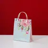 Bolsa de oreja de tenedor portátil de plástico Bolso de mano de regalo con carta manual de Comercio Exterior Bolsita plana especial para tienda libre de impuestos hdpe Mano de bolsa de compras