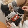 Calcetines de otoño e invierno estilo retro coreano con forro polar estilo japonés cálidos y acogedores con estampado de perro de dibujos animados y bloques de color hasta la mitad de la pantorrilla para mujer