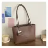 Elegante bolso de mano retro para mujer, nuevo bolso cruzado versátil de moda 2026, bolso de mano para el trabajo, bolso tipo cubo, bolso de axila