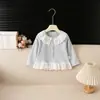 Novo Casaco de Primavera e Outono para Bebês Meninas, Top Versátil Estiloso com Gola Peter Pan de Renda e Cardigan de Tricô com Acabamento Floral