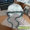 2025 Nuevo Otoño e Invierno Protección para Orejas Cálido Engrosado Tejido de Lana Gorro Bordado de Nicho Lazo Casual Versátil Gorro para el Frío