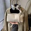 2026 Nuevo Bolso Boston Estilo Nicho con Patrón de Lichi, Bolso de Mano Versátil, Bolso Cruzado de Hombro Casual y Elegante para Mujer