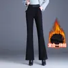Jeans de pana con forro polar acampanado para mujer, novedad otoño/invierno 2026, de cintura alta, que cubren la cadera, pantalones largos, pantalones acampanados de moda y que estilizan