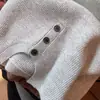 Nuevo suéter retro americano Henley para hombre 2026, colección otoño/invierno, con un diseño relajado y elegante, tacto lujoso y tejido suave y cómodo.