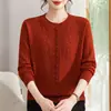 Suéter Feminino para o Outono de 2026, Novo Estilo, Gola Redonda, Bordado Tridimensional, Camada Interna Elegante para Mulheres de Meia-Idade e Idosas