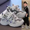 Nuevos estilos de primavera y otoño de zapatillas deportivas para niños: Zapatos retro de papá para niños y niñas, con malla transpirable y cierres de velcro, adecuados para niños mayores