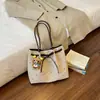Comércio Exterior Bolinhas Estilo Coreano Grande Capacidade Para Ir ao Trabalho Outono/Inverno 2026 Novo Simples de Ombro Tote Bag Feminina