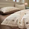 Nuevo juego de cuatro piezas jacquard teñido en hilo de alto peso, estilo simple y fresco, ropa de cama estilo princesa de lujo ligero