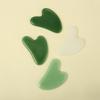 Suministro de fábrica raspador de jade artificial aventurina verde raspador con forma de corazón para cara y cuerpo raspador de vidrio DIY