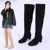 Botas altas de estilo retro, convertibles, hasta la rodilla para 2026, con un elegante diseño negro, tacón alto y cremallera lateral, creando un efecto adelgazante