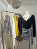 Camisa base elegante e bonita nas costas, proteína de seda de amoreira, decote V, nó no peito, alças finas, mangas compridas, corte justo, elástico 8821