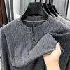 Moletom Redondo Torcido de Ráfia para Homem 2026 Outono/Inverno Novo Estilo Old Money Moletom Masculino Camada Base com Três Botões Atacado