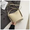 Bolso de Mano Sencillo de Nicho de Moda 2025 Bolso de Mujer Moderno Casual Bolso Balde Nuevo Verano Hombro Cruzado