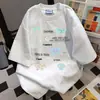 Camiseta Curta com Estampa Graffiti de Letras Estilo Coreano Chic Verão 2026 Novo Estilo Oversize Versátil Top para Casal