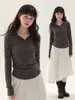 Suéter de punto con capucha color naranja estilo coreano para mujer, diseñado para usar en capas en otoño e invierno, con corte ajustado y efecto adelgazante
