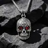 Venta al por mayor de joyas, colgante de calavera de ojo rojo de acero de titanio con personalidad europea y americana, estilo retro punk para hombres y mujeres, accesorios SP407