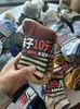 2.5 yuan por manojo de calcetines para vender en mercados de pulgas y puestos callejeros