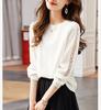 Blusa de Renda Texturizada com Recortes e Gola Redonda para Mulheres 2026 Primavera Nova Moda Elegante Versátil Tricô Manga Longa Camiseta
