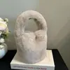 Bolsa de balde em estoque, bolsa versátil para outono e inverno, bolsa de pelúcia da moda, bolsa peluda de cor sólida para o dia a dia