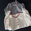 Nuevo cárdigan de punto de estilo coreano a la moda para mujer, cuello redondo, manga larga, corte holgado, efecto adelgazante, top versátil, suéter rojo con bloques de color, 2026
