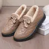 Atacado inverno novo sapatos femininos de algodão com sola grossa, resistentes ao frio e à prova d'água, confortáveis e casuais, com forro de fleece adicionado para calor extra, adequados para mães e crianças