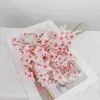 Galhos curtos de flor de pessegueiro artificial, flores de seda, buquês de flores artificiais, arranjos de cena, decorações florais, decorações de flor de ameixeira, flores falsas de flor de cerejeira