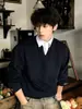 Sudadera Raya V-Neck Falsa de Dos Piezas Estilo Miu Negra para Hombre, Top Retro Americano Cuello Polo Otoño Temprano, Chaqueta Estilo Universitario