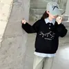 Sudadera para niña, nuevo estilo otoño 2026, ropa infantil de moda, atuendo de otoño para niños mayores, top de manga larga con diseño de dos piezas falsas, ropa infantil