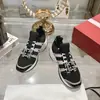 Tênis de malha respirável trançado com fivela quadrada de strass 2025 novo, sapatos casuais femininos de sola grossa, tênis de cadarço de couro estilo pai