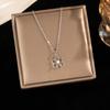 Collar Minimalista Clásico de Acero de Titanio con Colgante de Flor Pequeña y Perla para Mujer, Cadena Elegante y Versátil para la Clavícula, Mismo Estilo que en Xiaohongshu