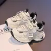 Zapatos Deportivos para Hombre, Mujer y Niño 2025 Primavera Nuevos Malla Doble Transpirables Ultraligeros Antideslizantes Resistentes al Desgaste Versátiles Casuales Zapatos de Papá