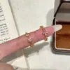 Anel de Flor de Trevo de Quatro Folhas com Zircônia de Luxo Leve Estilo Francês para Mulheres, Novo Design de Nicho, Anel Versátil Simples Ajustável para Dedo Indicador
