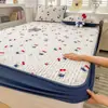 Sábana bajera nueva, todo incluido, funda de cama antideslizante, adecuada para dormitorios universitarios y habitaciones, con un fresco estampado floral verde estilo japonés, un juego de ropa de cama de tres piezas