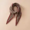 Bufanda Triangular de Punto 100% Cachemira Nueva Otoño e Invierno 2025 Bufanda de Moda para Mujer con Combinación de Colores Bufanda Cálida para el Cuello